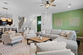 Central Luxury with Deck, Fire Pit, BBQ, Walkscore of 90